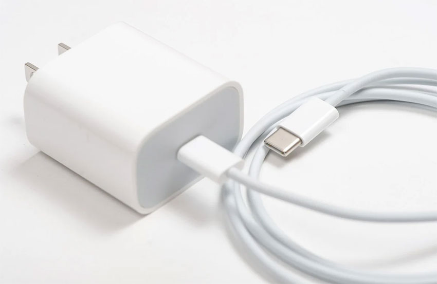 Realme-Smart-Charger-with-Type-C-Cable-b