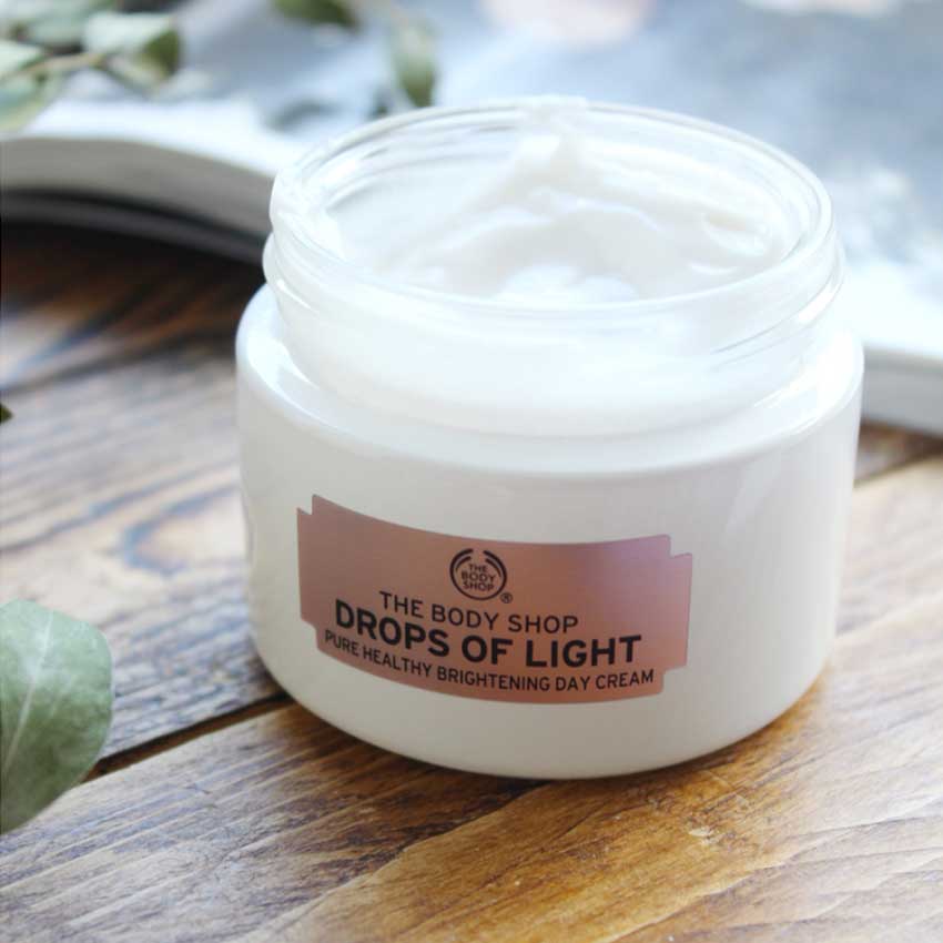 The-Body-Shop-Drops-Of-Light-Brightening