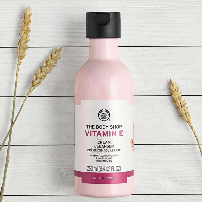 The-Body-Shop-Vitamin-E-Cream-Cleanser-b