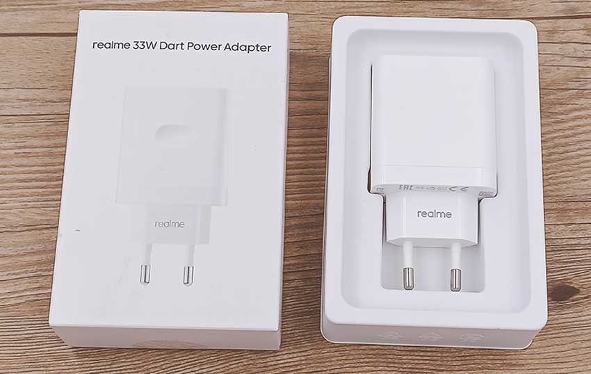 Realme-33W-Dart-Power-Adapter_2.jpg?1683707976937
